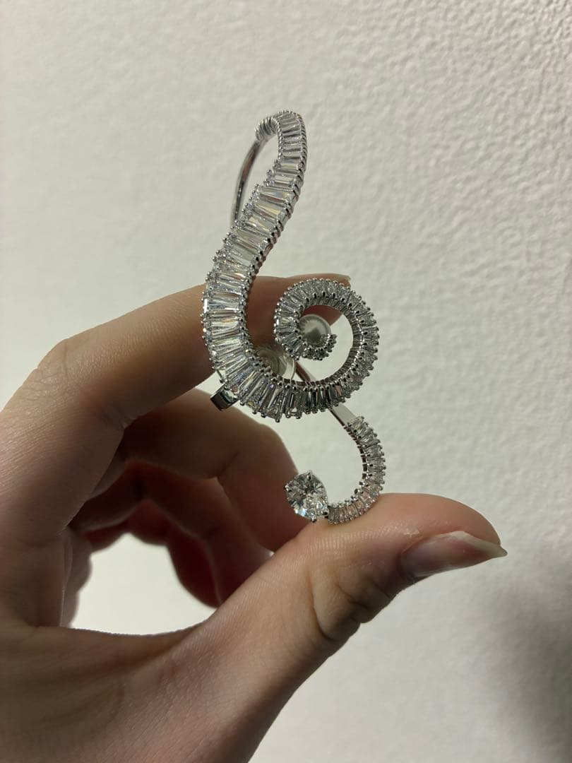 Ariana Grande スワロフスキー 音符　イヤーカフ　未使用