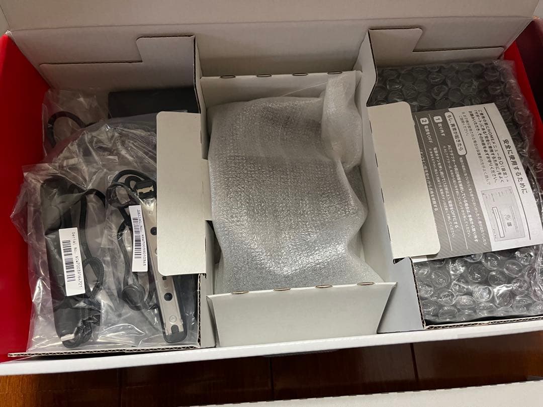 ほぼ未使用❣️ バッテリー強化版Nintendo Switch 本体＆SDカード付