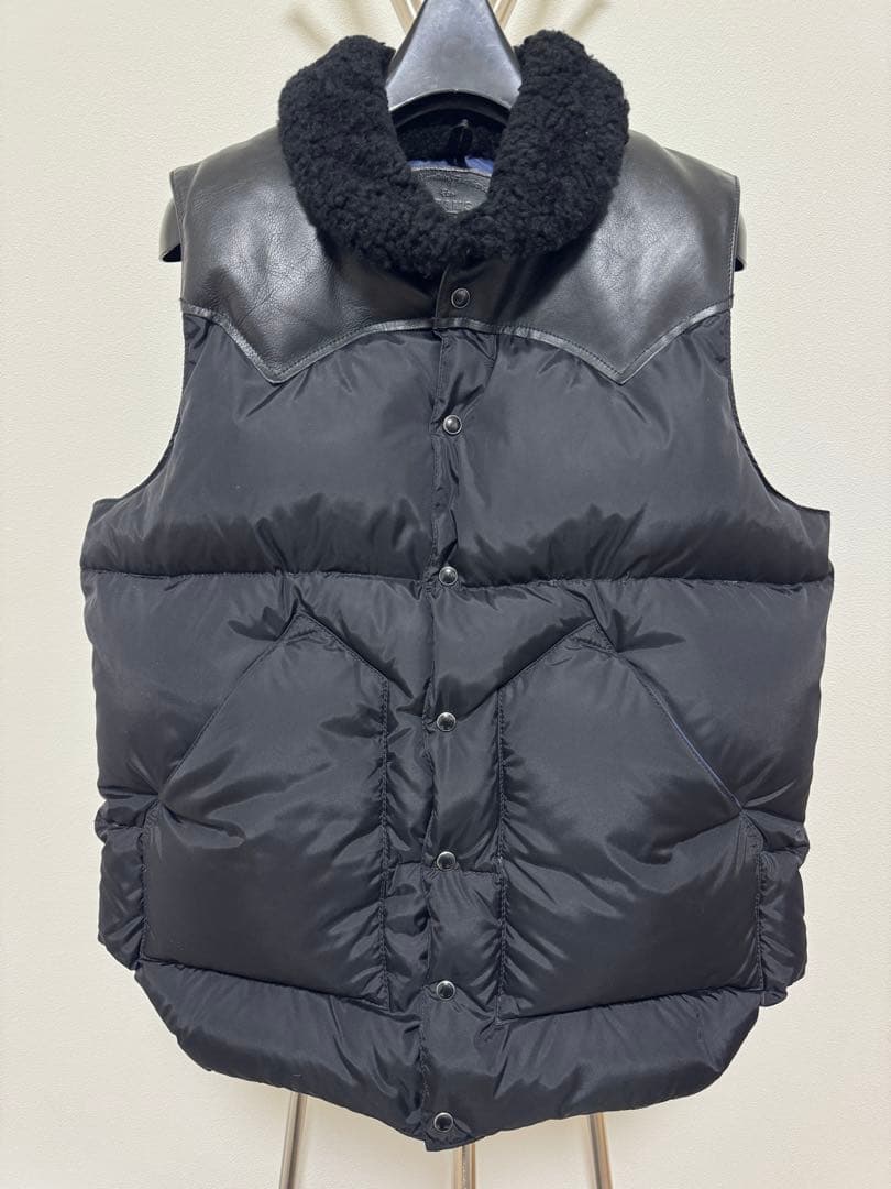 Rocky Mountain × BEAMS リアルムートン襟 ダウンベスト 黒