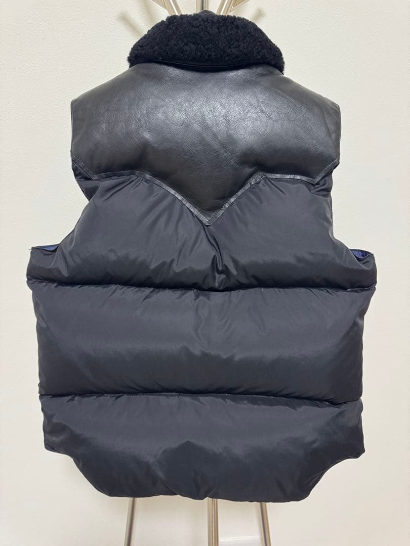 Rocky Mountain × BEAMS リアルムートン襟 ダウンベスト 黒