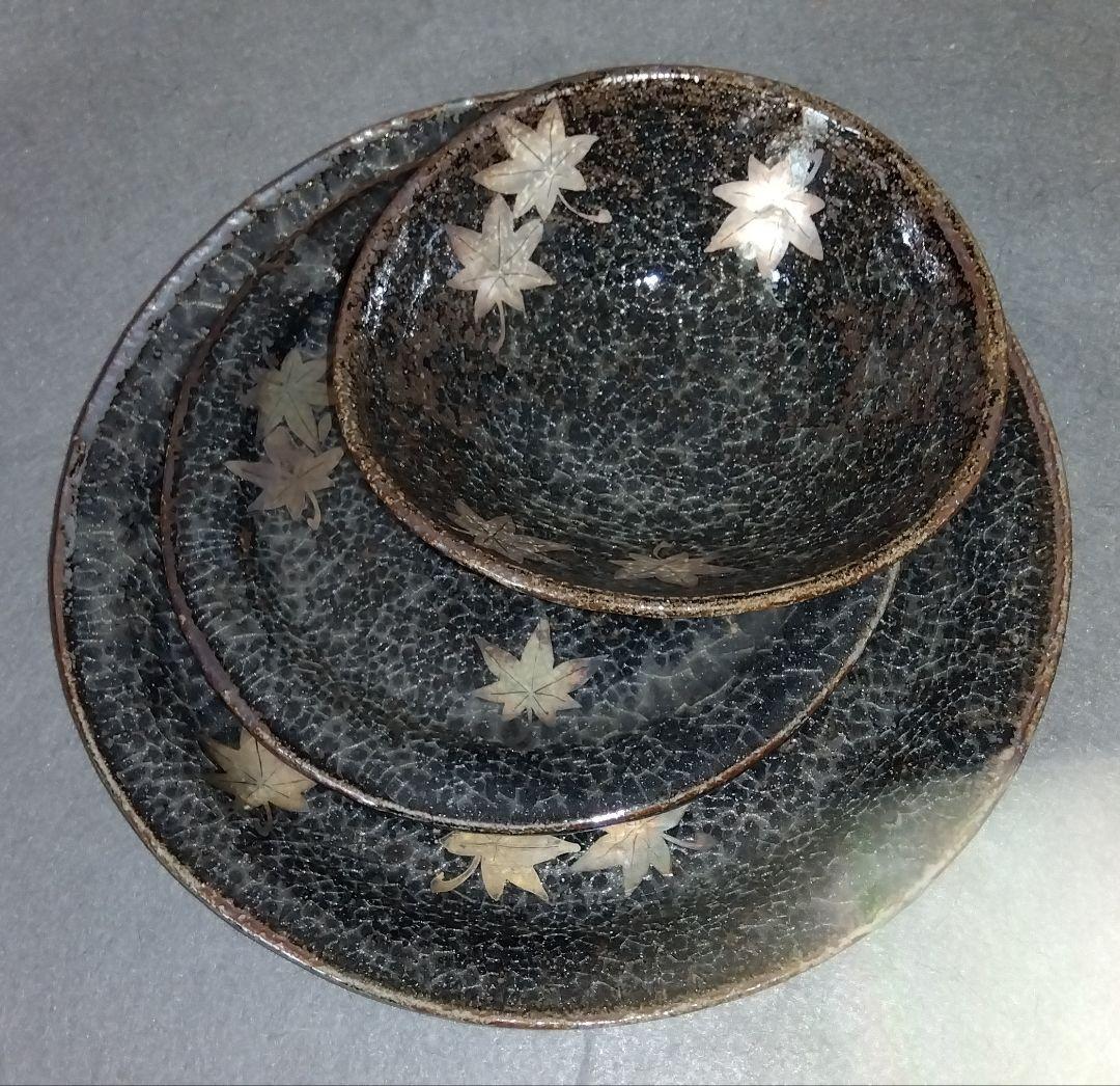 美濃焼の名工 三浦繁久作品　鼠志野紅葉紋様の向付け中鉢と中皿と大皿 の三種類