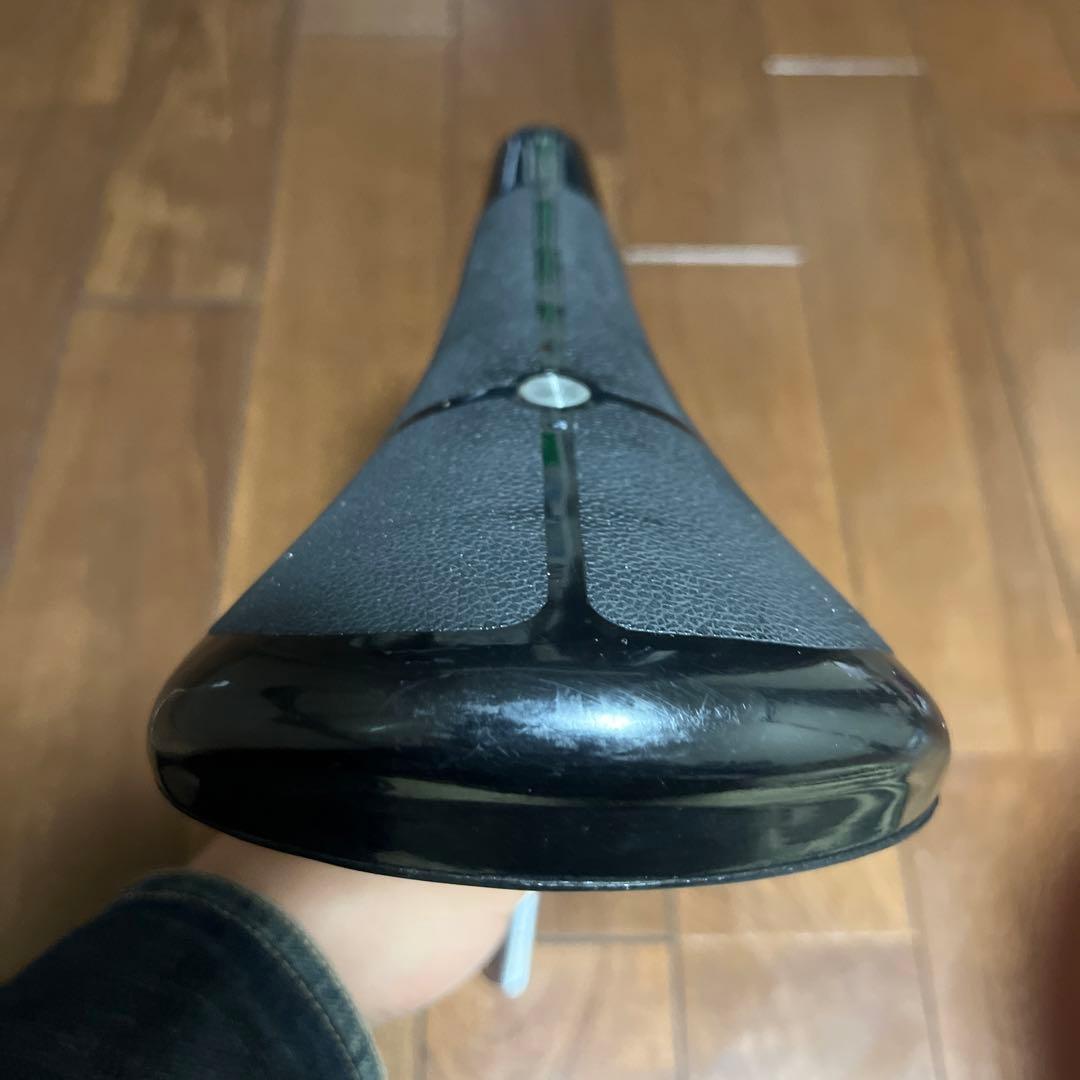 ERINA URTRA LIGHT サドル黒