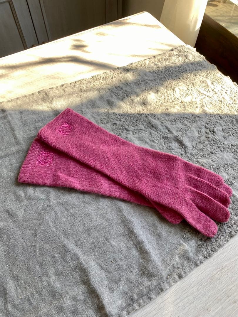 LOEWE（ロエベ）カシミヤ ピンク ロング手袋