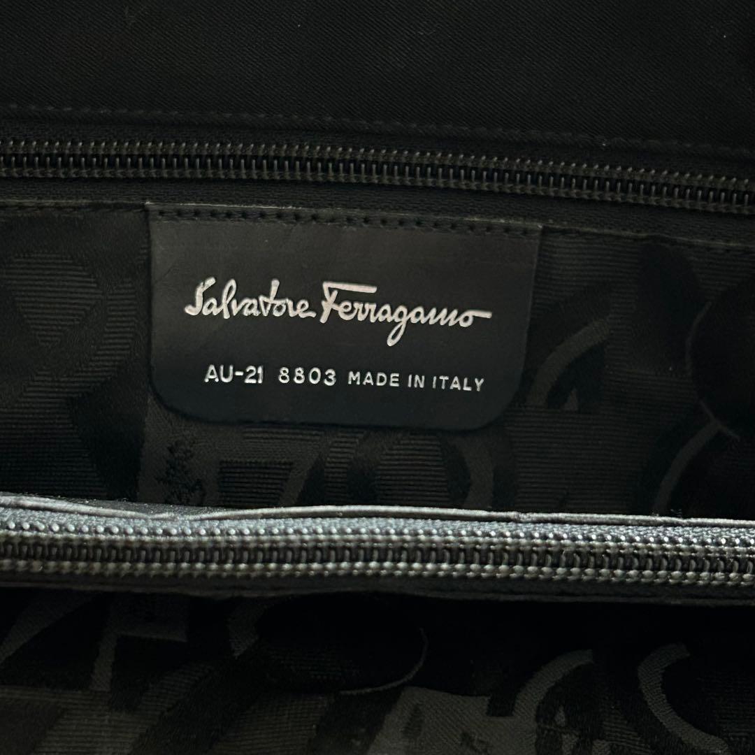 フェラガモ ヴァラチェーン ショルダーバッグ AU-21 8803 ナイロン