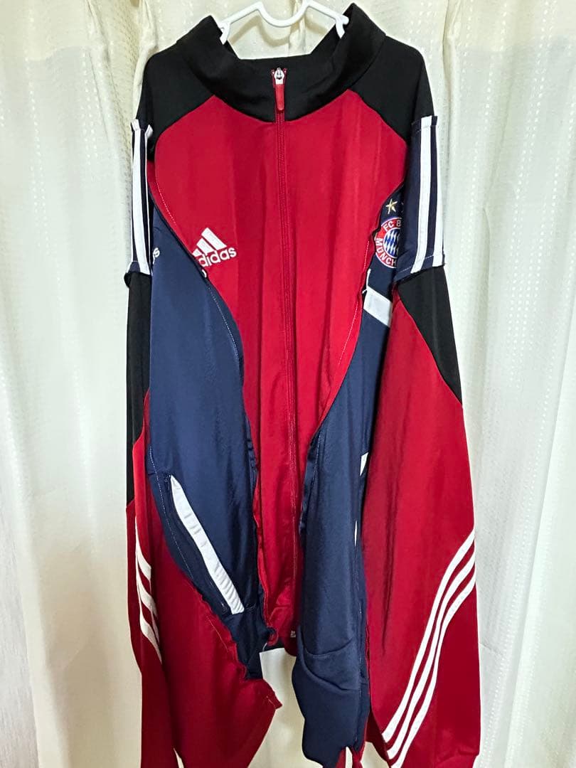 希少 DISCOVERED NEWSED 再構築 アディダス トラックジャケット