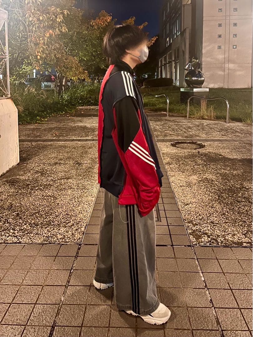 希少 DISCOVERED NEWSED 再構築 アディダス トラックジャケット