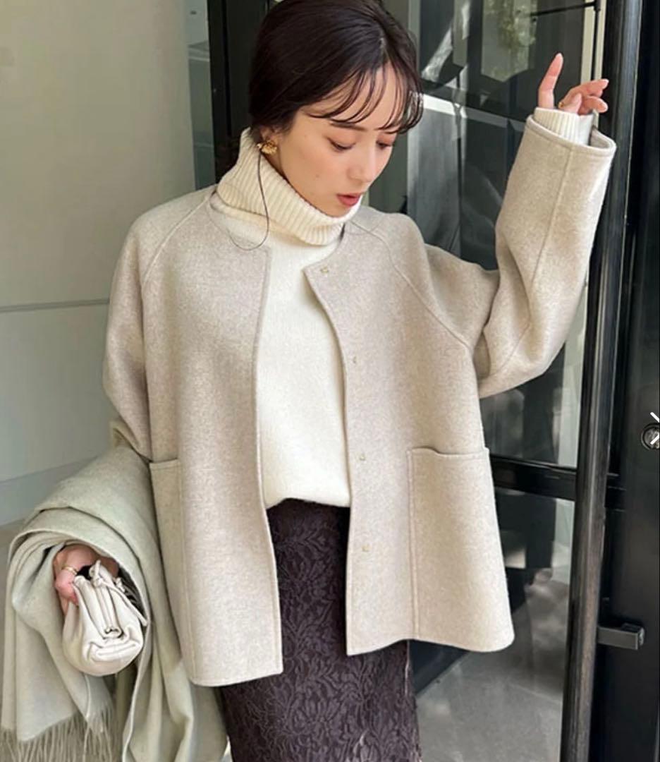 anuans ノーカラーリバーショートコート　ベージュ　アニュアンス