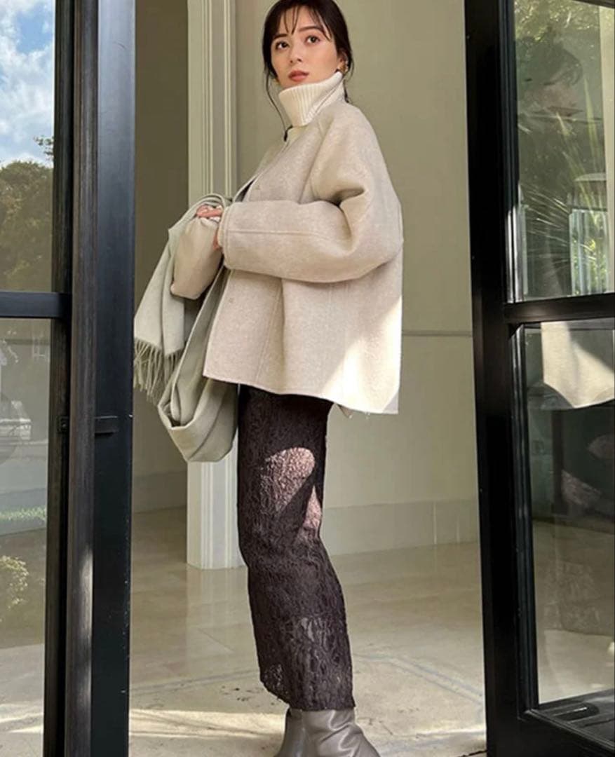 anuans ノーカラーリバーショートコート　ベージュ　アニュアンス