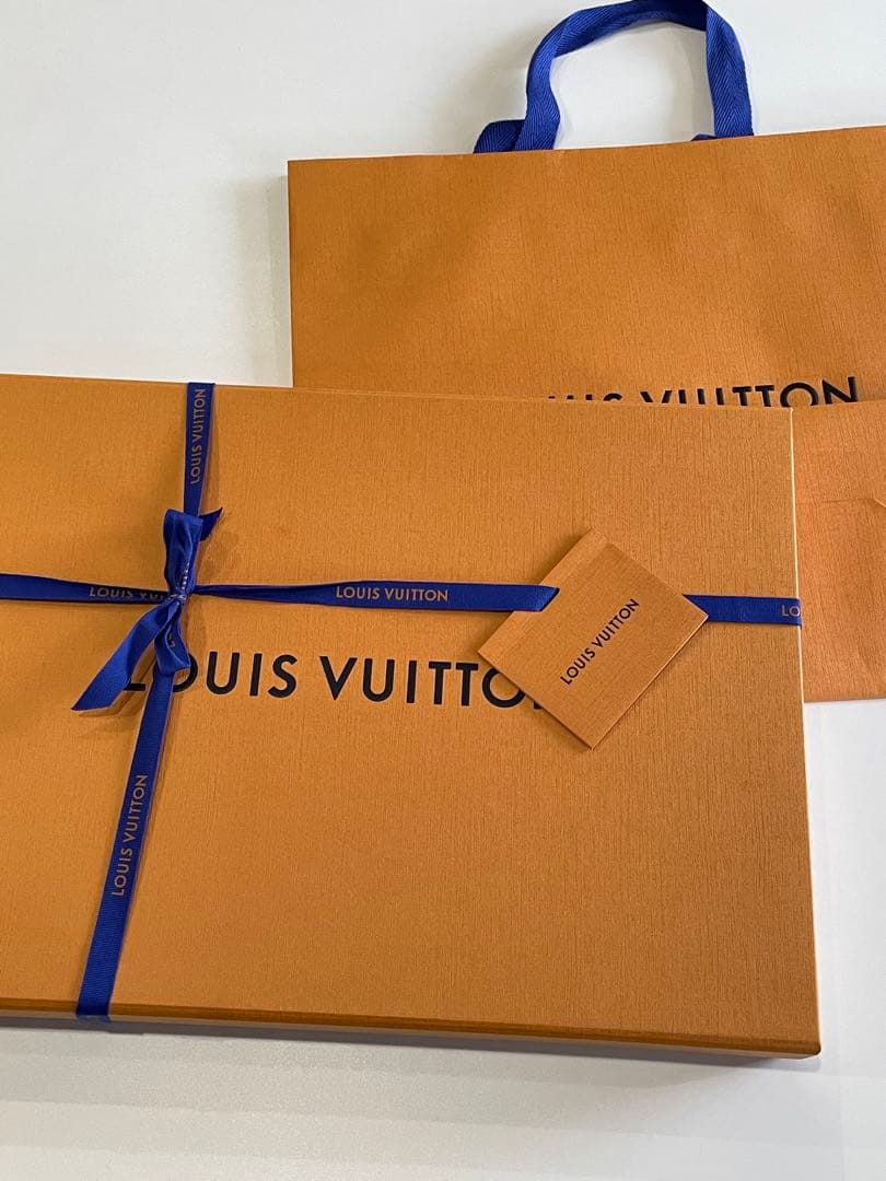 【新品未使用※期間限定値下げ2/1〜2/8】LOUIS VUITTONマフラー