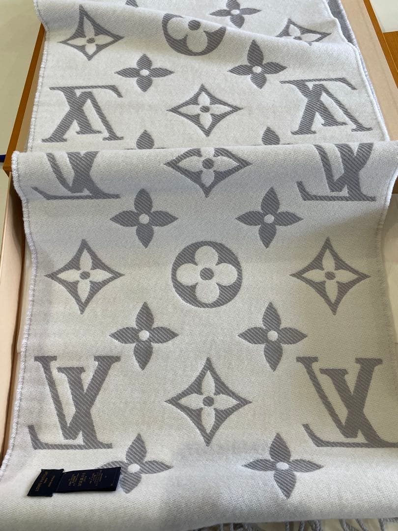 【新品未使用※期間限定値下げ2/1〜2/8】LOUIS VUITTONマフラー