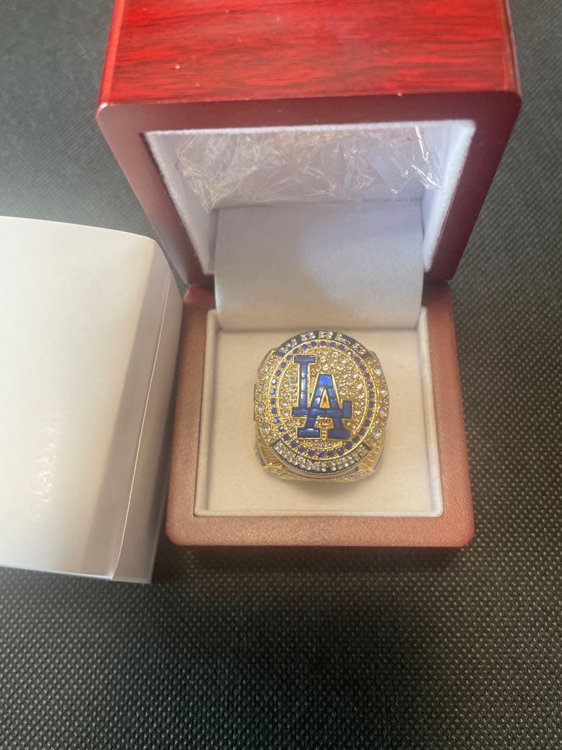 大谷翔平サインボールとLA Dodgersリングセット(2024)