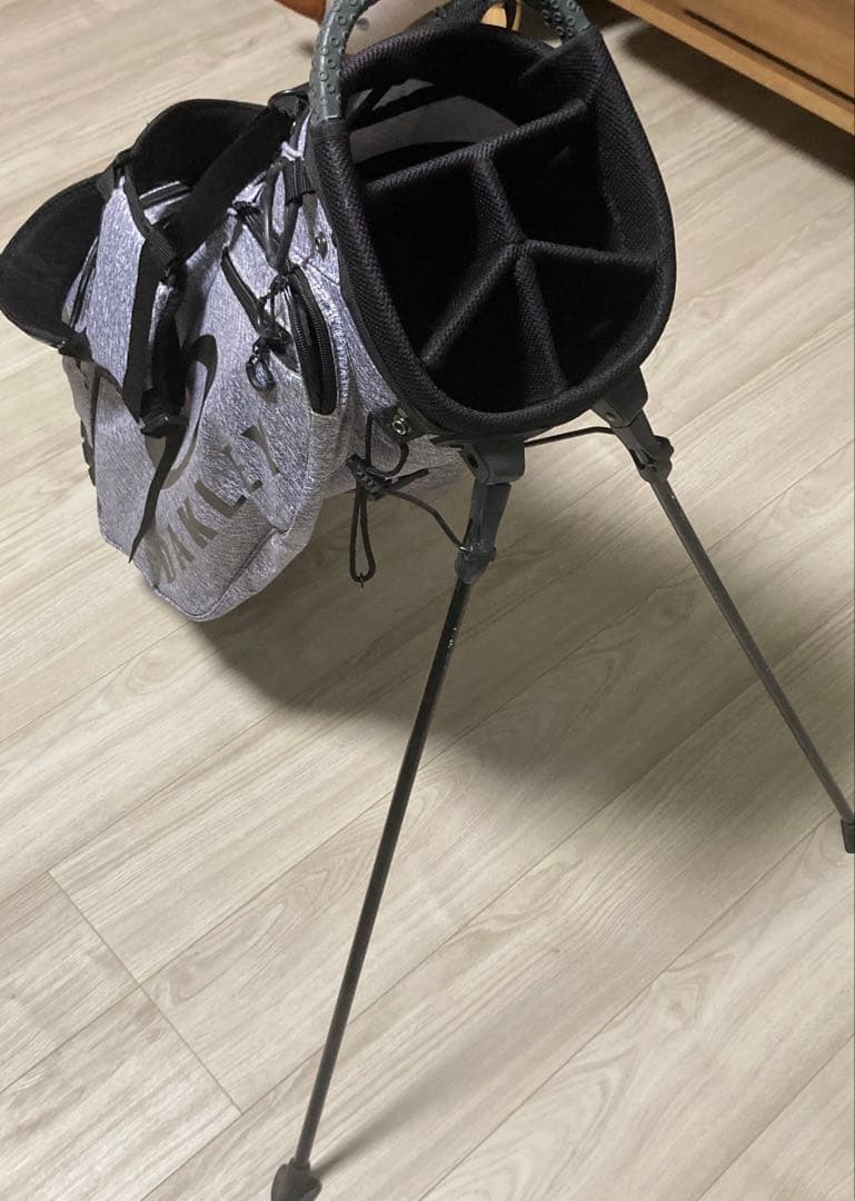 OAKLEY グレー キャディバッグ スタンド付き