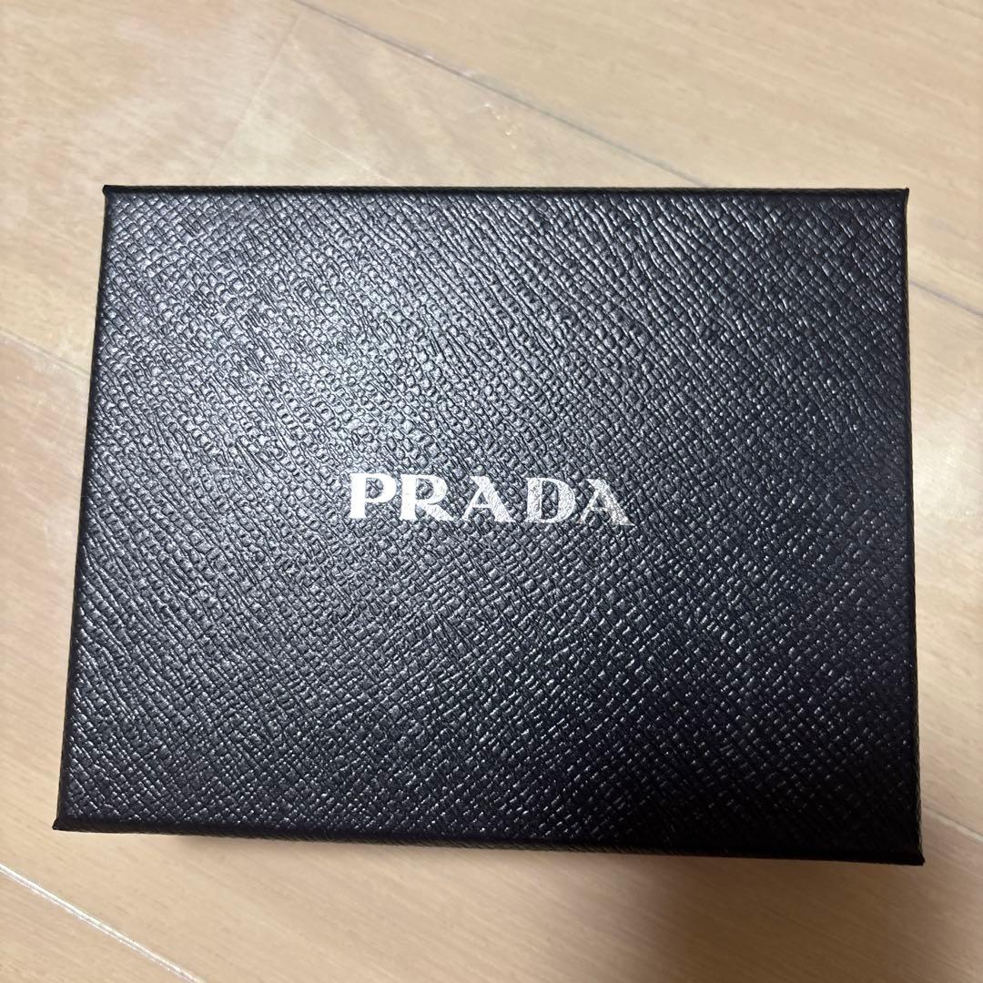 PRADA レッド サフィアーノレザー キーケース