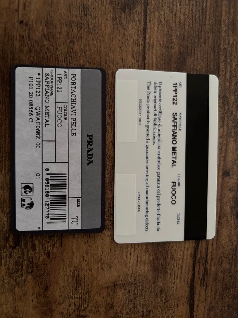 PRADA レッド サフィアーノレザー キーケース