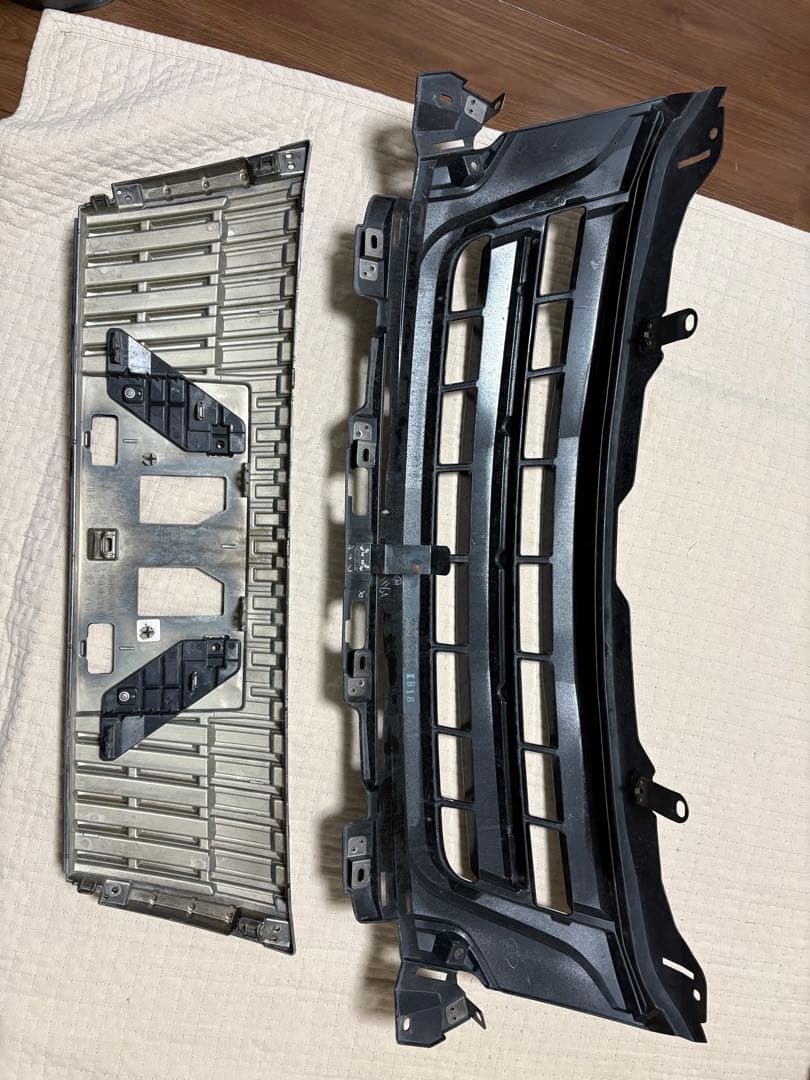 ZWR80G エスクァイア前期 TRDフロントグリル