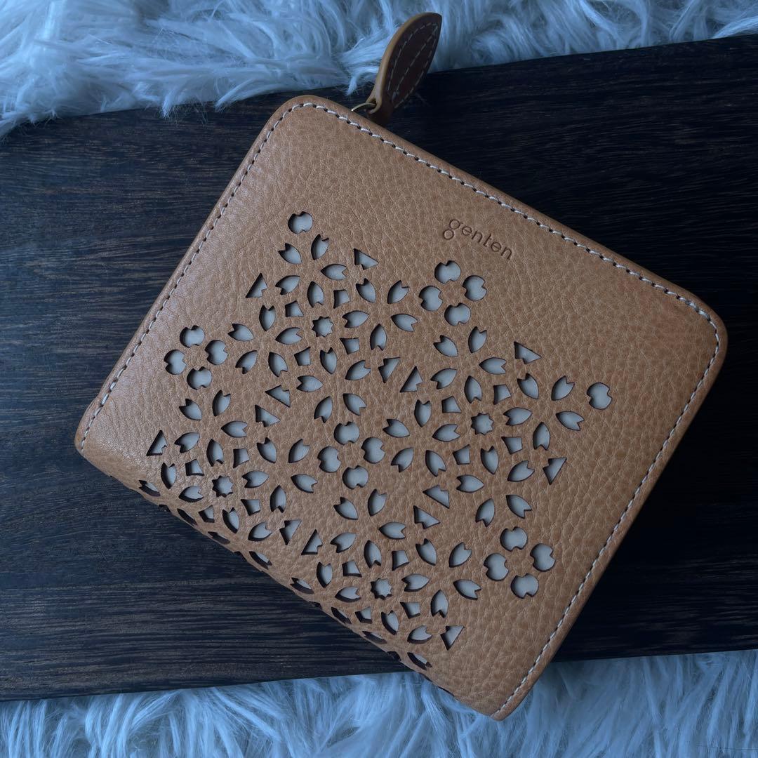 【極美品】ゲンテン フラッターカットワーク 二つ折り財布 ヌメベージュ