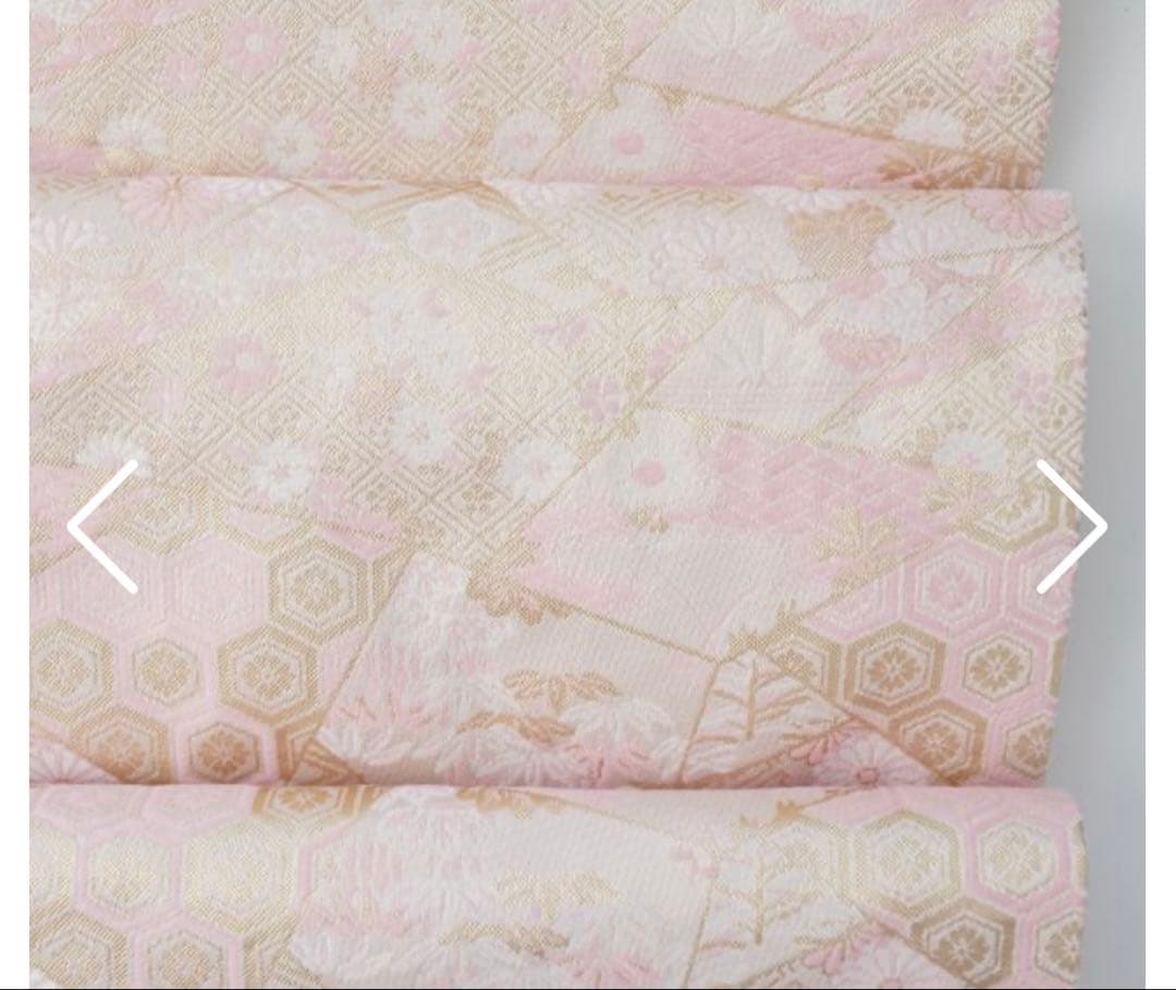 西陣織　菊と亀甲花菱紋　シャンパンゴールド×ピンクテーブルランナー　辻元舞さん