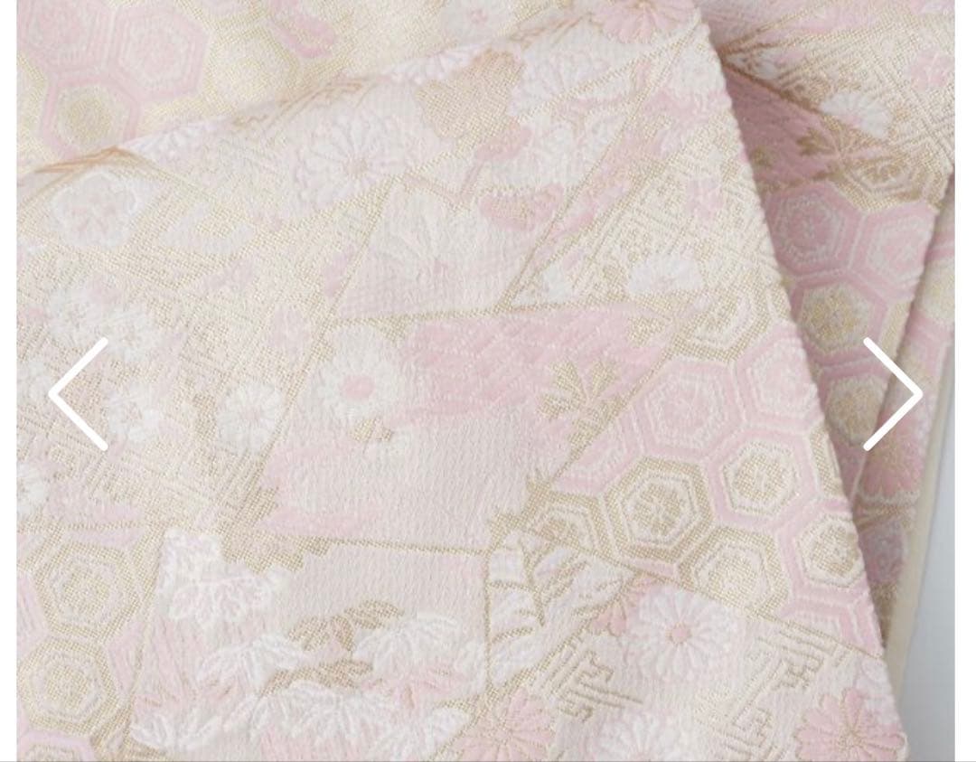 西陣織　菊と亀甲花菱紋　シャンパンゴールド×ピンクテーブルランナー　辻元舞さん