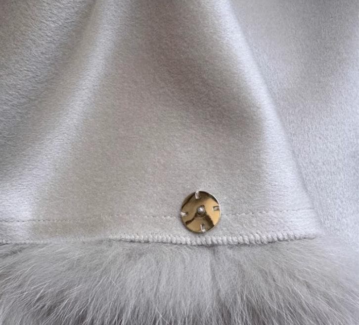 優しい雰囲気のカシミヤ混ウールフォックスファー付きポンチョ 肉厚毛皮ファー