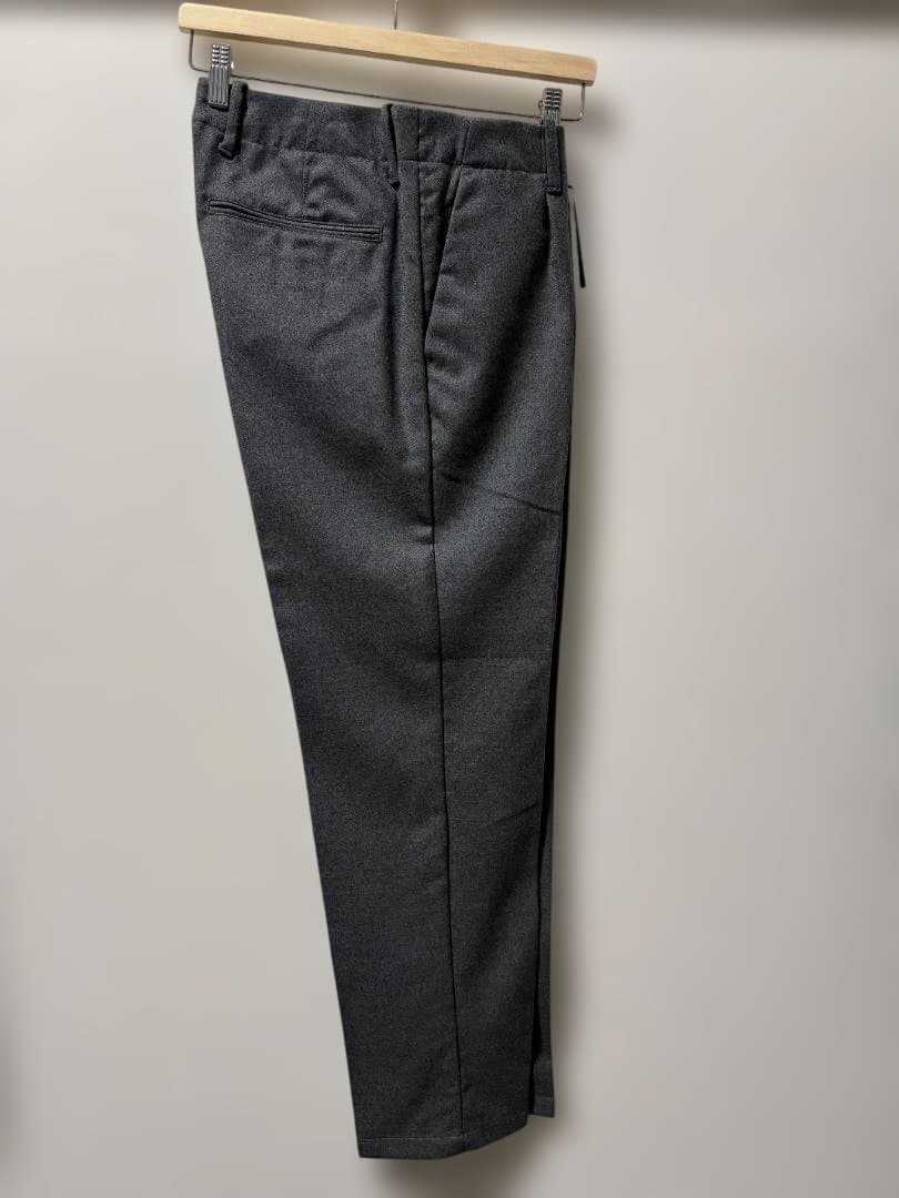 【新品未使用】STILL BY HAND ウール テーパードスラックス グレー