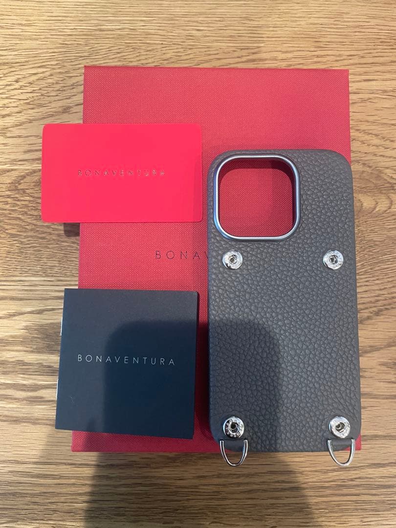 ボナベンチュラ　スナップボタン付き バックカバーケース iPhone15pro