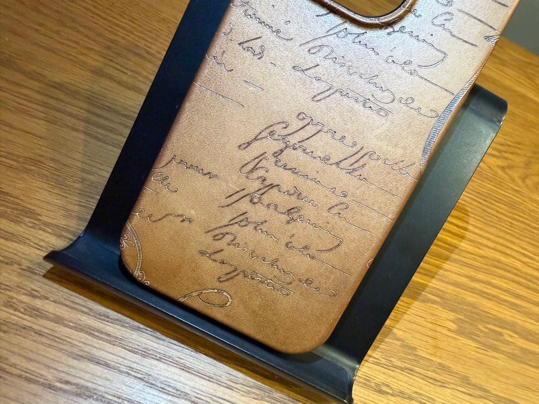 【極美品】Berluti iPhone15 pro用ケース