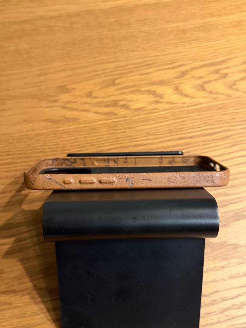 【極美品】Berluti iPhone15 pro用ケース