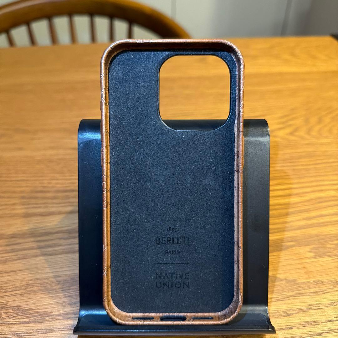 【極美品】Berluti iPhone15 pro用ケース