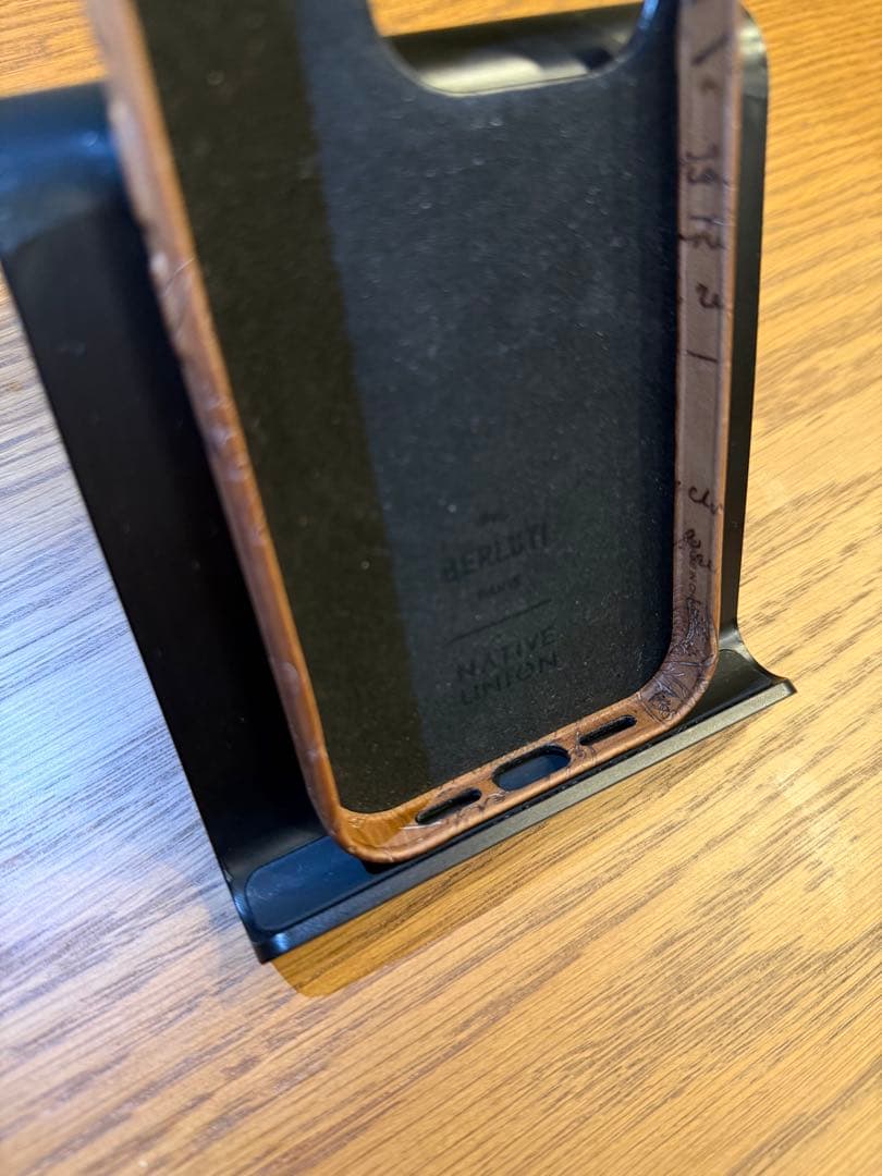 【極美品】Berluti iPhone15 pro用ケース