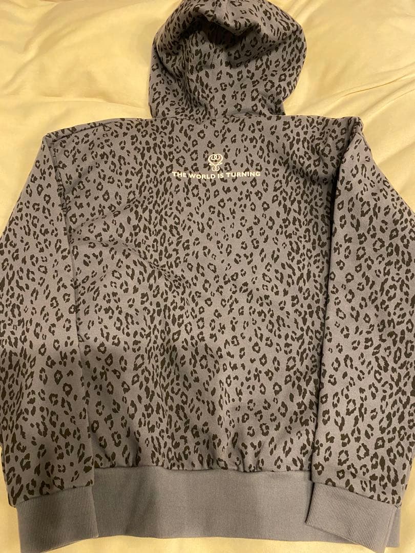 m*f様 藤井フミヤ　ヒョウ柄フード付きパーカー グレー