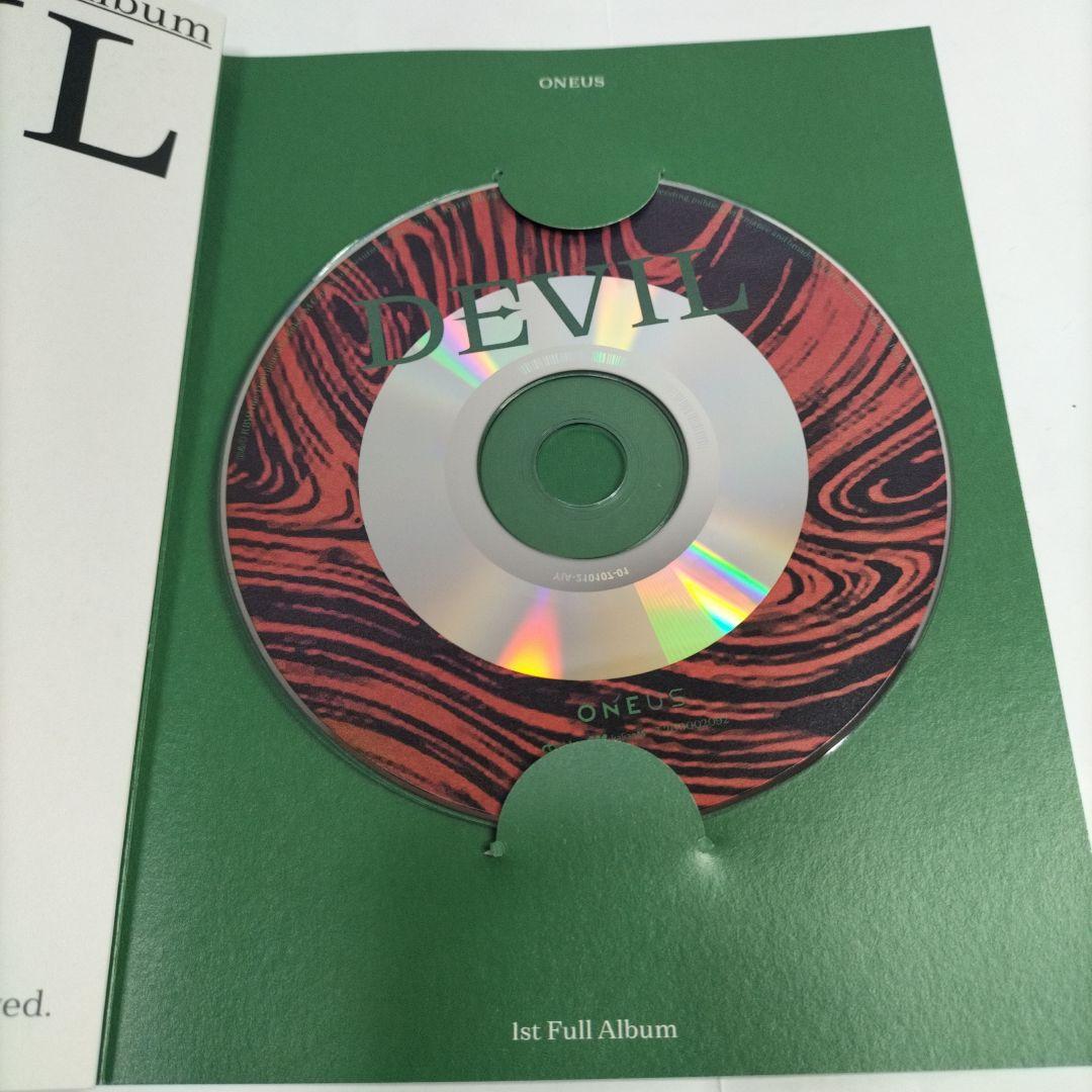 緑 ONEUS⭐ファヌン HWANWOONG⭐直筆サイン付き⭐️トレカ付き