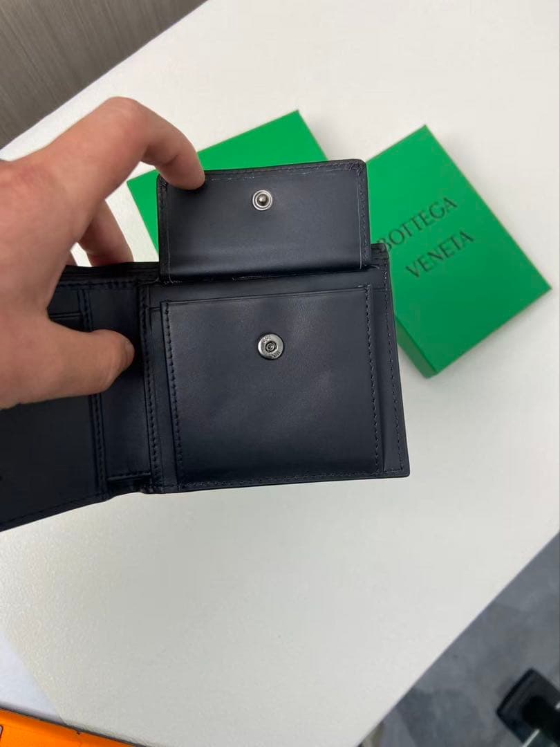 BOTTEGA VENETA 黒レザー二つ折り財布