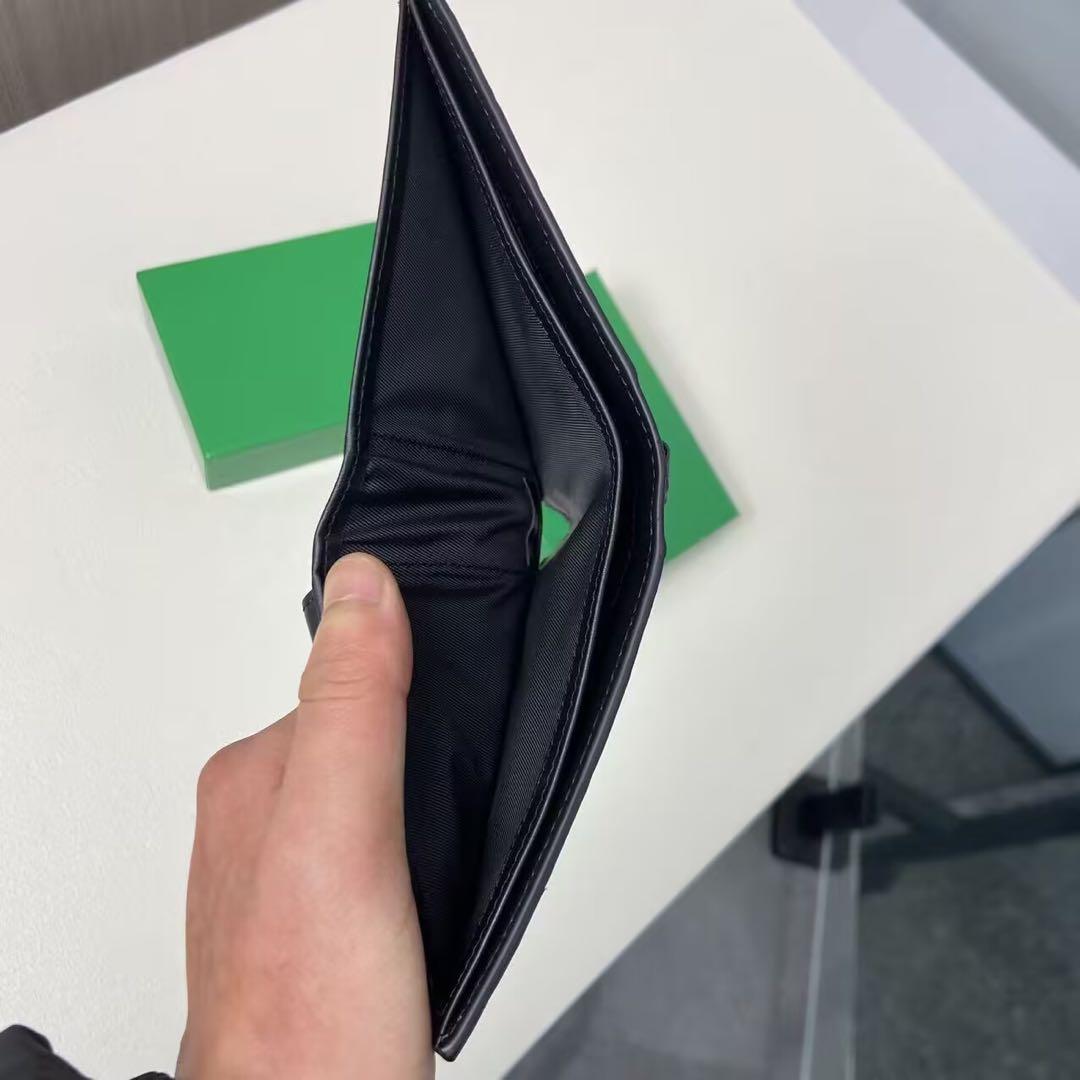 BOTTEGA VENETA 黒レザー二つ折り財布