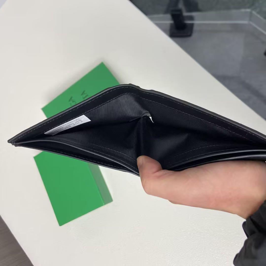 BOTTEGA VENETA 黒レザー二つ折り財布