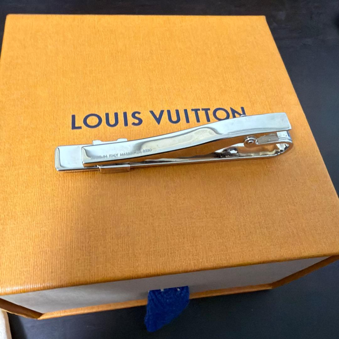 美品　LOUIS VUITTON ネクタイピン LVイニシャル