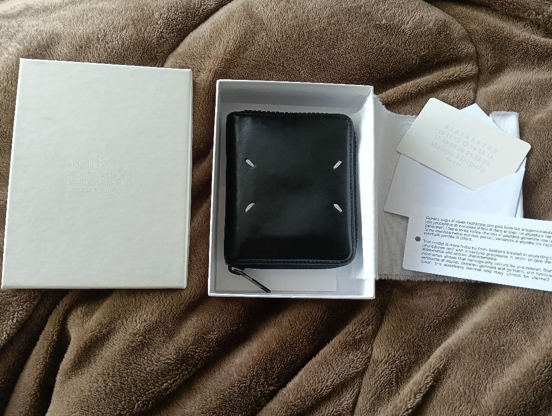 メゾンマルジェラ　二つ折り財布