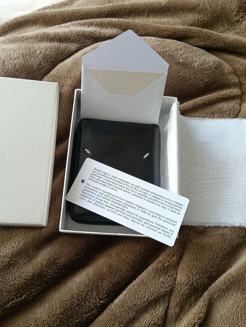 メゾンマルジェラ　二つ折り財布