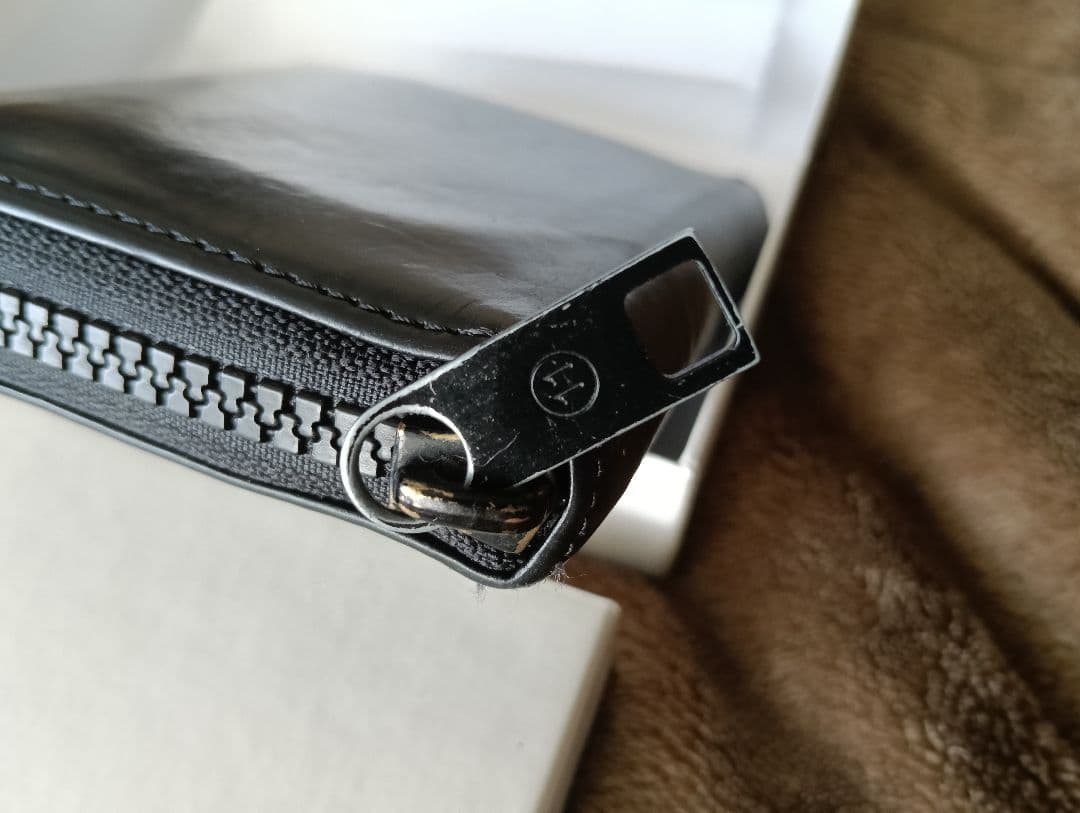 メゾンマルジェラ　二つ折り財布