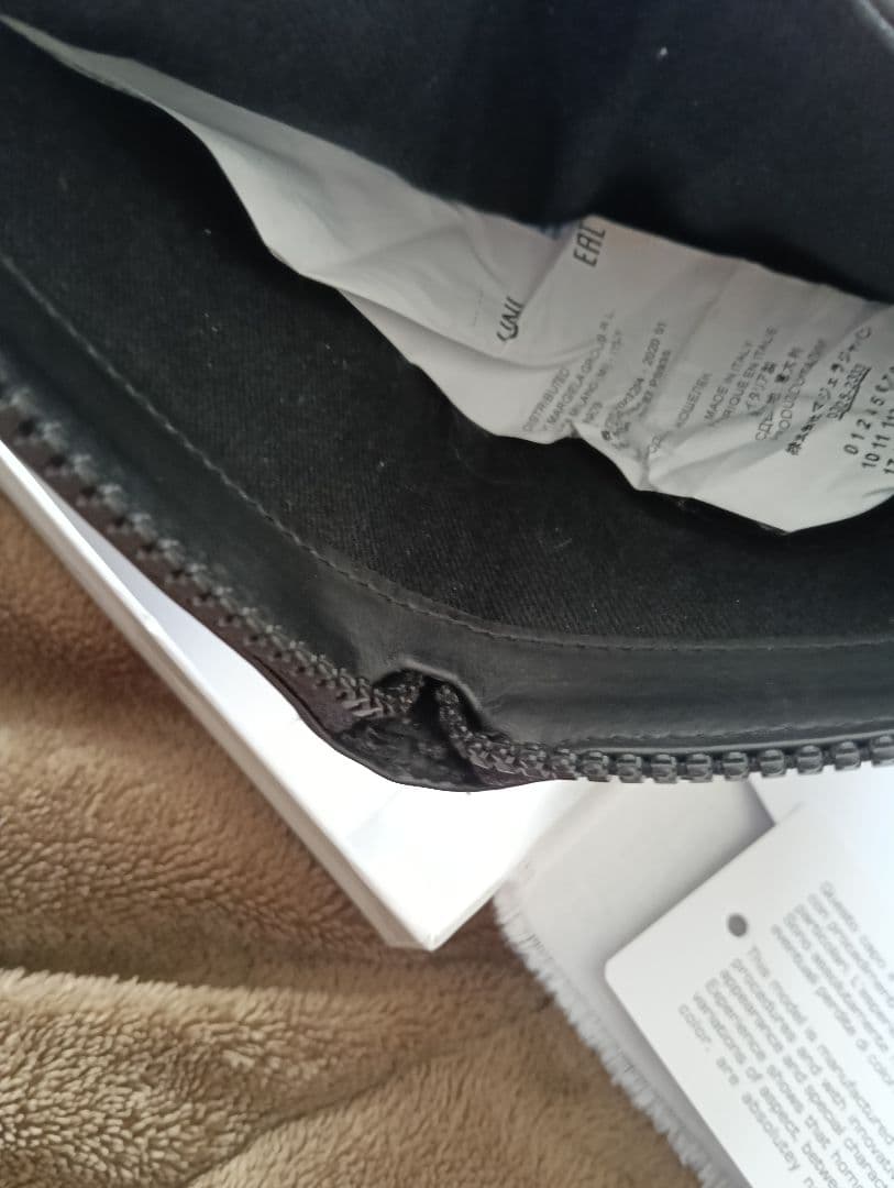 メゾンマルジェラ　二つ折り財布