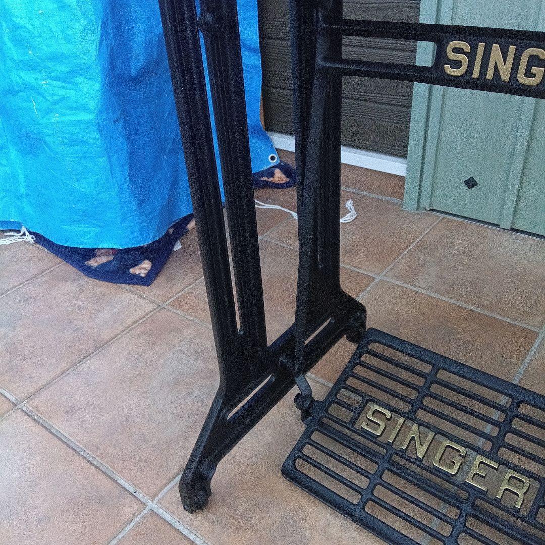 足踏みミシンテーブル　SINGER