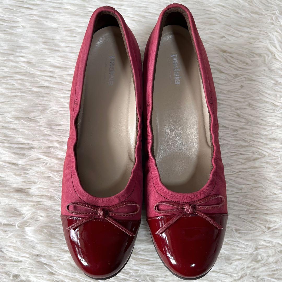【新品未使用】ペダラ　エナメル　スエード　ローヒールパンプス　バレエシューズ