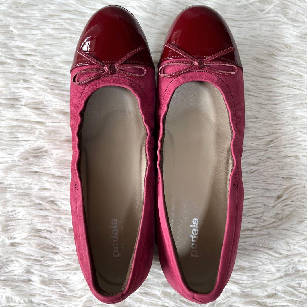 【新品未使用】ペダラ　エナメル　スエード　ローヒールパンプス　バレエシューズ