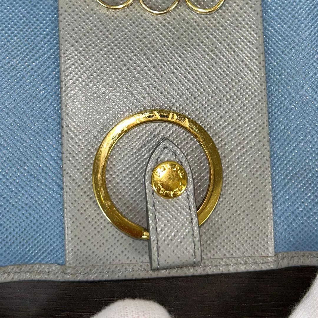 PRADA グレー レザー キーケース