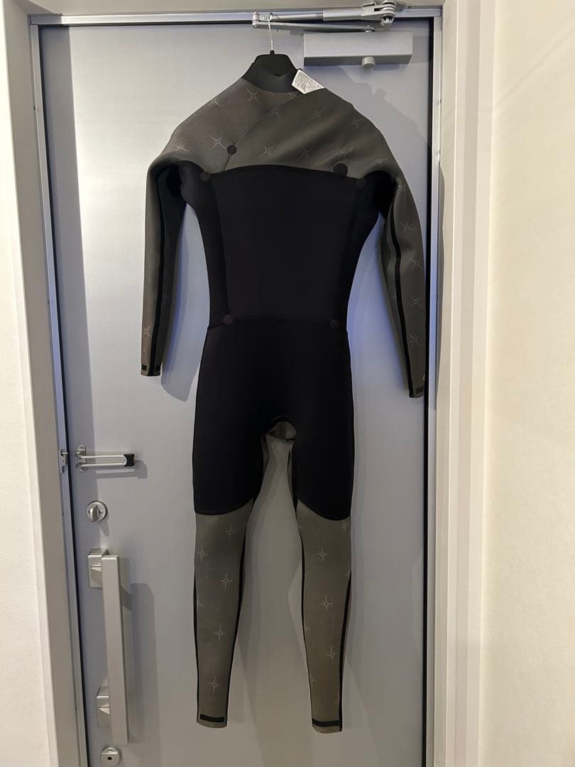 RVCA× Benjamin Jeanjean3×2チェストジップフルスーツ