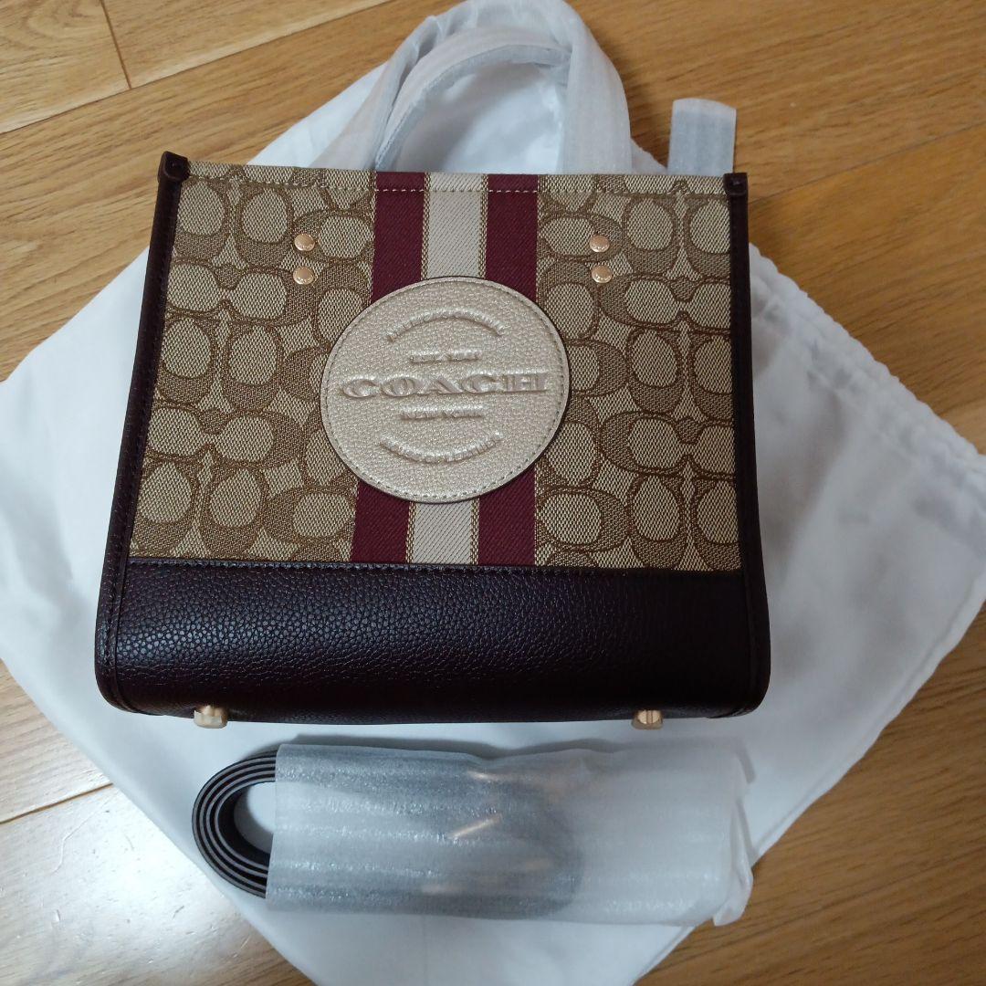 専用新品☆COACH ショルダーバッグ　デンプシー トート 22 シグネチャー