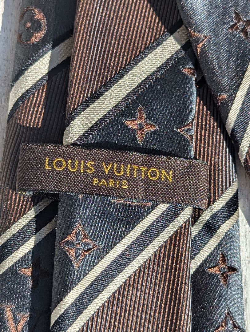 美品ルイヴィトン ネクタイ モノグラム ジャガード レジメンタル 箱付き　シルク