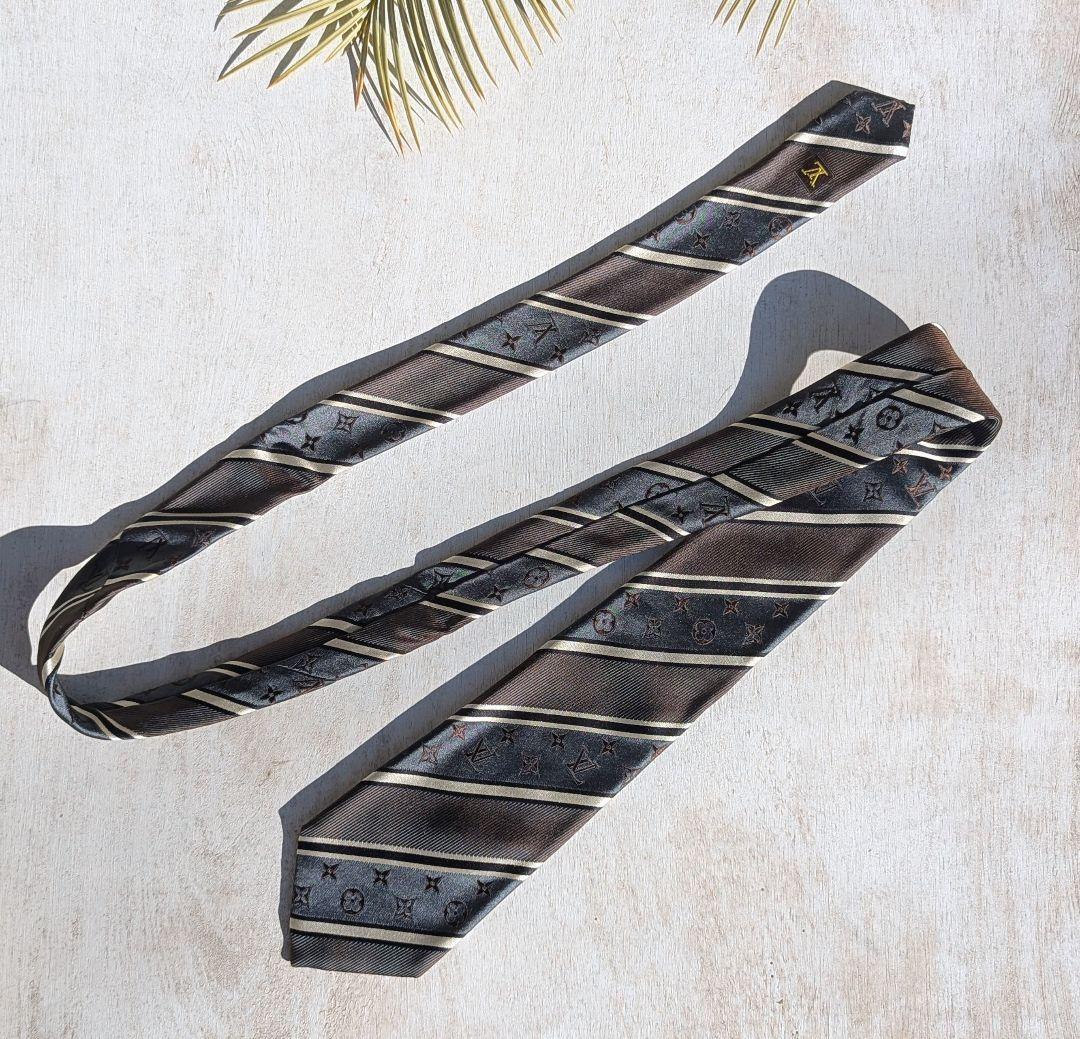 美品ルイヴィトン ネクタイ モノグラム ジャガード レジメンタル 箱付き　シルク