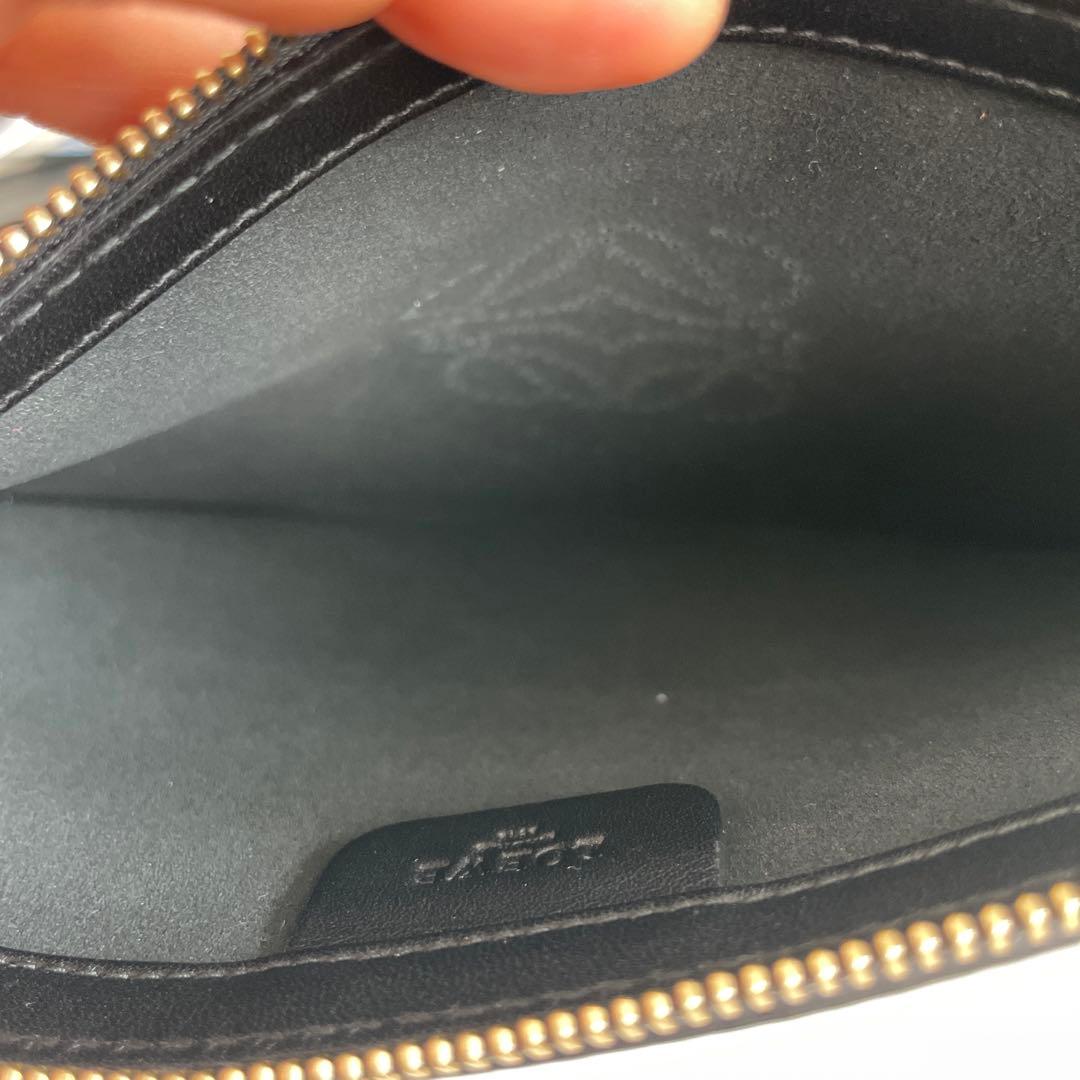 25日で掲載終了新品　LOEWE レザークラッチバック