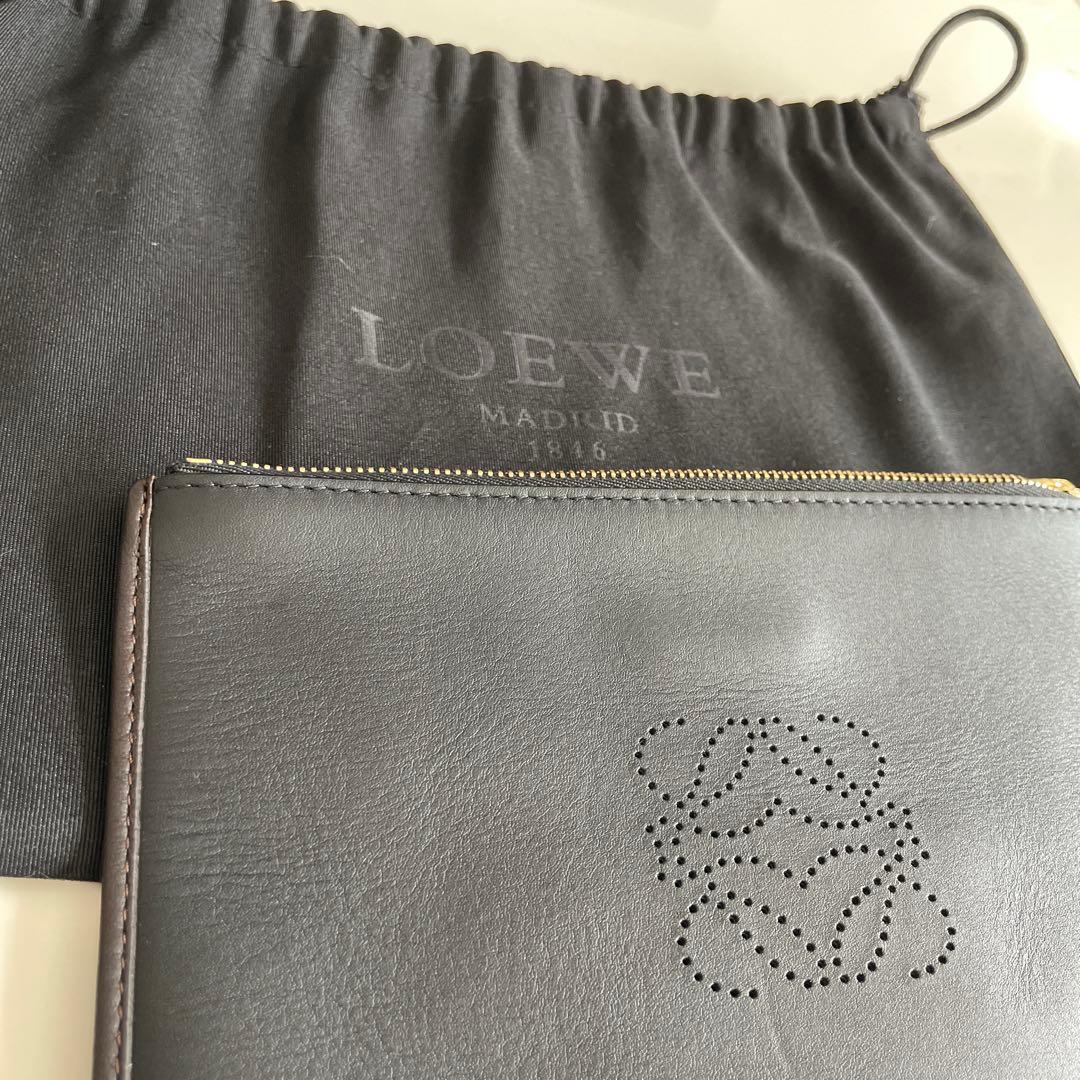 25日で掲載終了新品　LOEWE レザークラッチバック