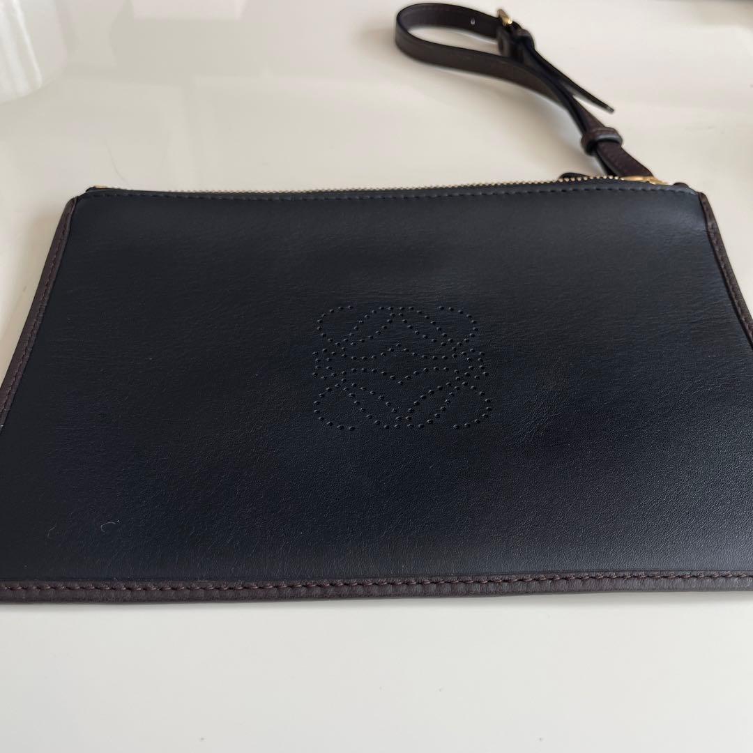 25日で掲載終了新品　LOEWE レザークラッチバック